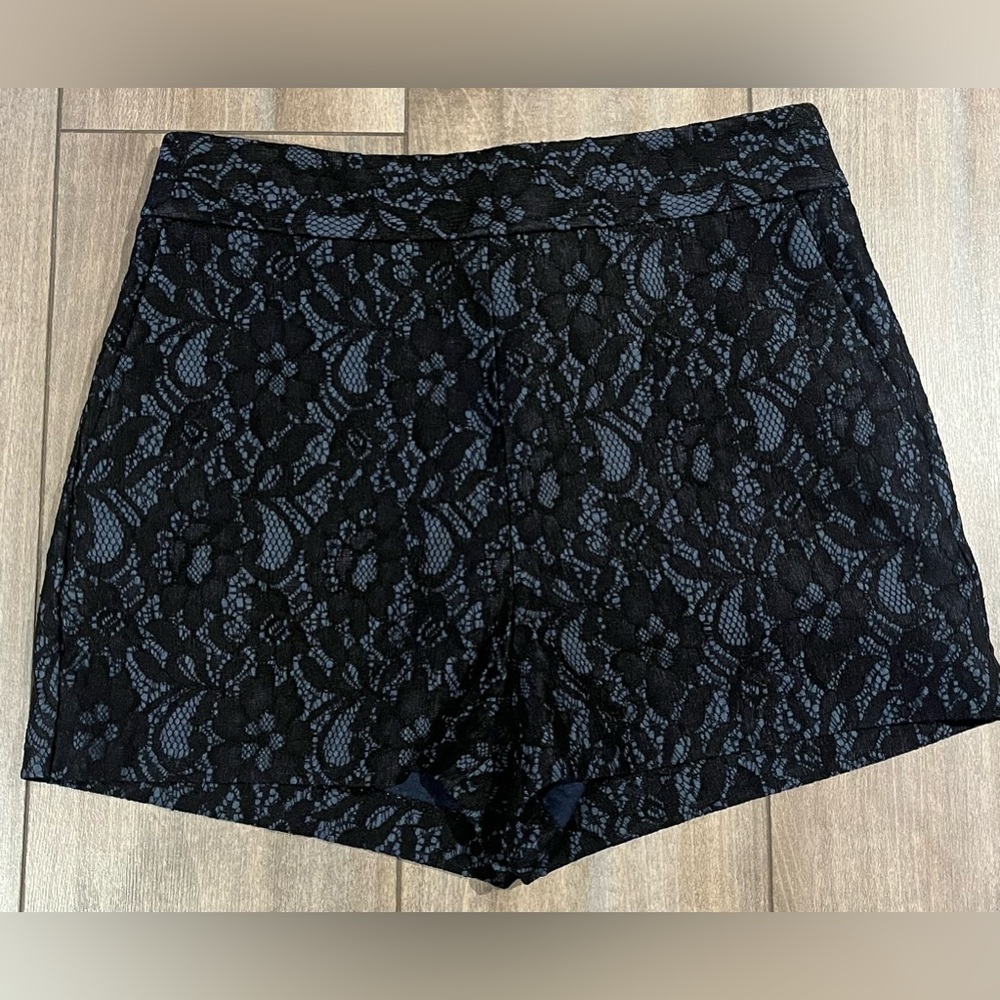 Express size 6 Lace Shorts